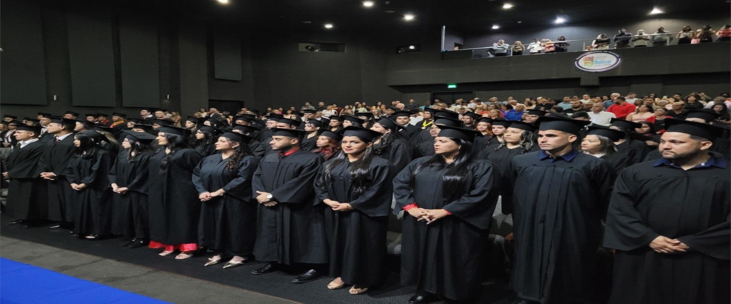 <p>Celebramos a Nuestros Egresados: Nuevos Profesionales al Servicio de la Patria</p>